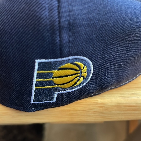Reebok NBA hat size 7 1/2 colors are navy white and yellow - Picture 5 of 5